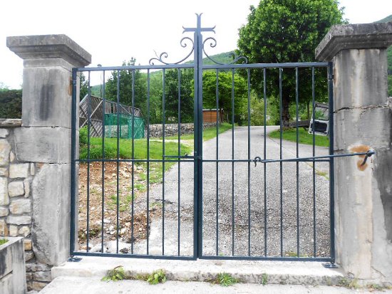 Portail avec fronton